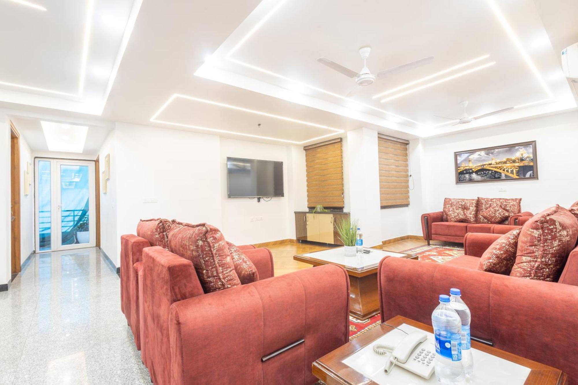 Hotel Krish - Near Medanta And Fortis Hospital Gurugram Gurgaon Bagian luar foto