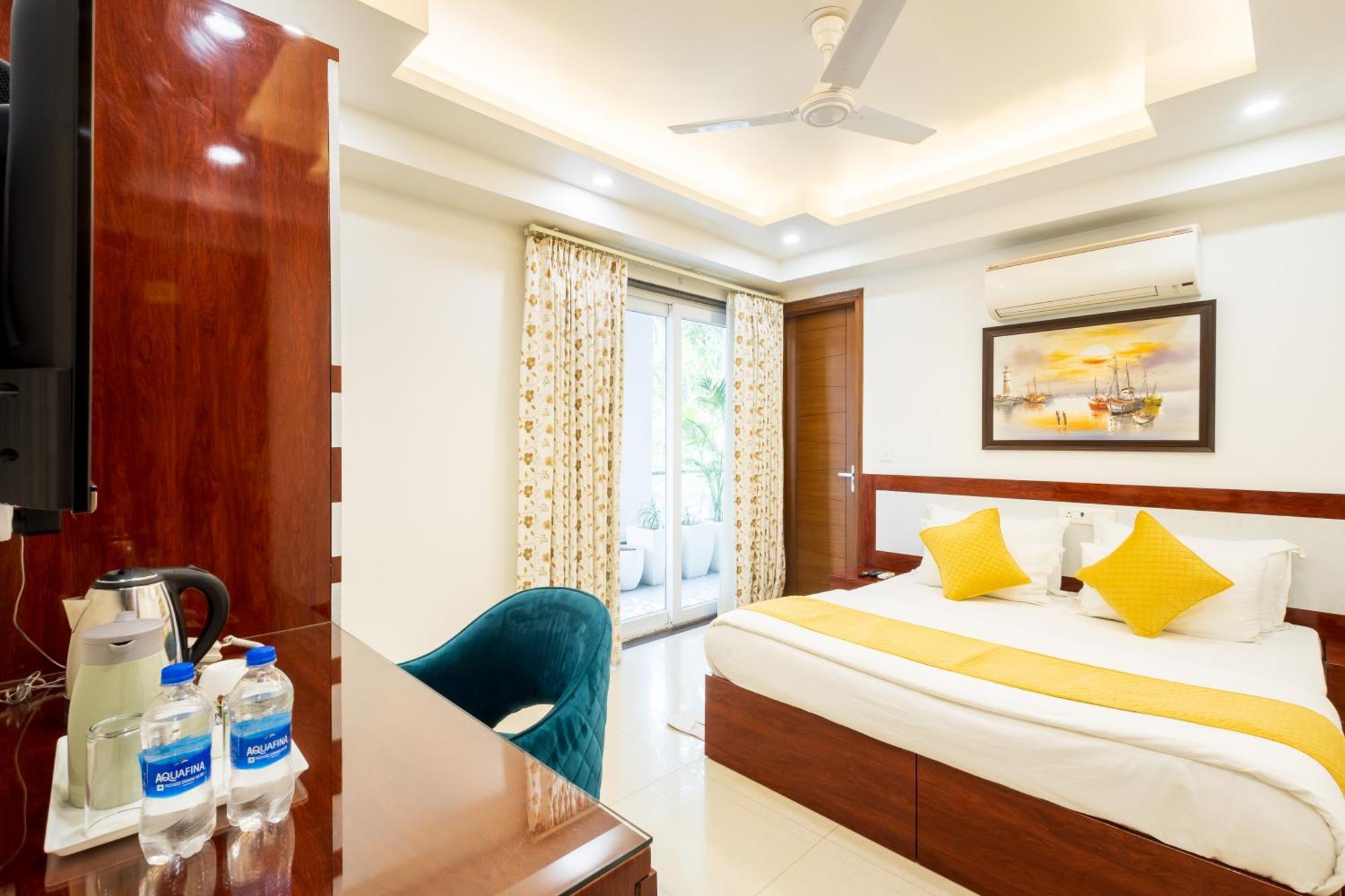 Hotel Krish - Near Medanta And Fortis Hospital Gurugram Gurgaon Bagian luar foto