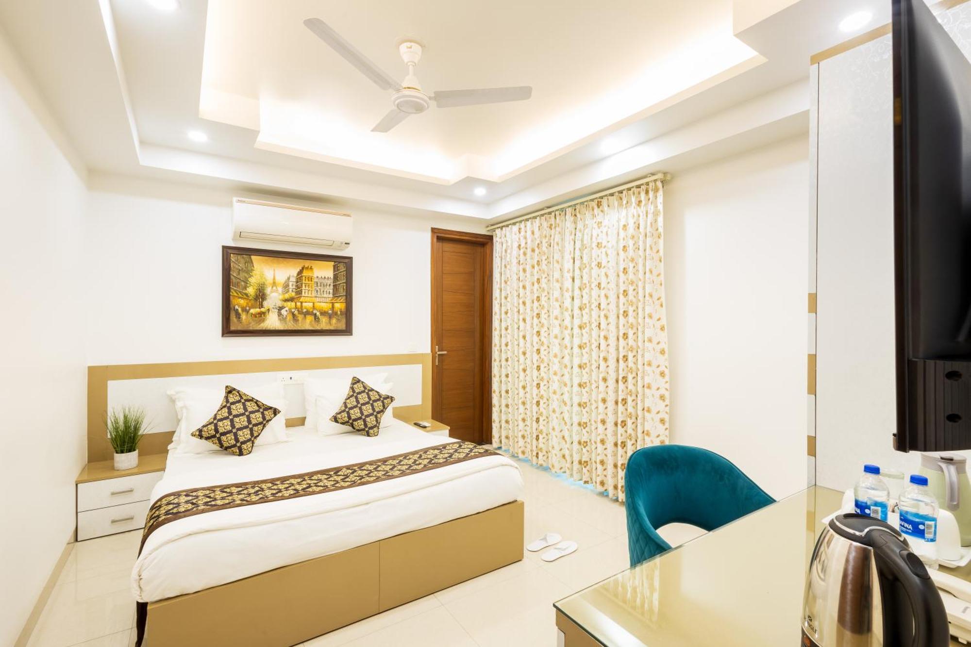 Hotel Krish - Near Medanta And Fortis Hospital Gurugram Gurgaon Bagian luar foto