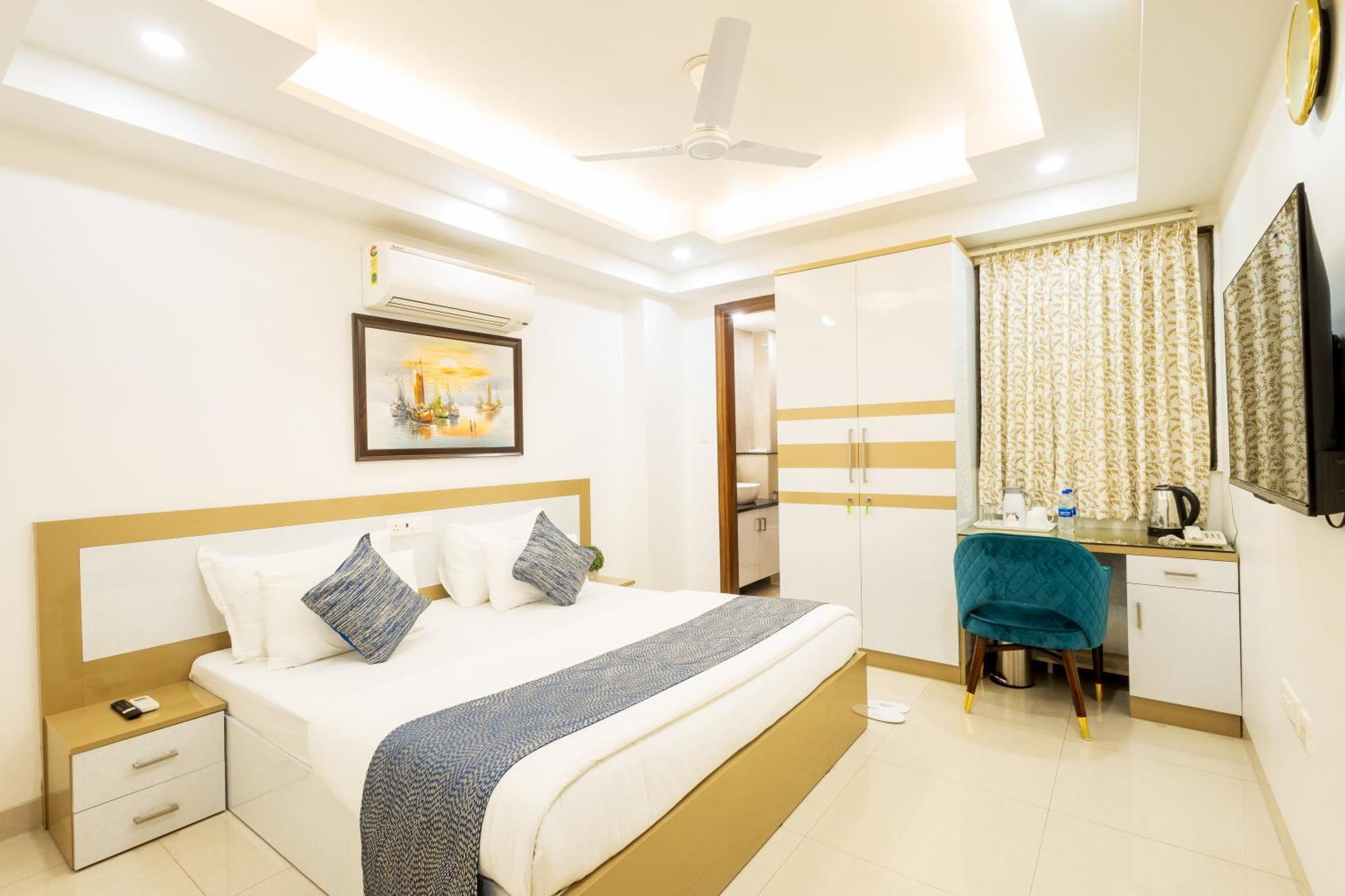 Hotel Krish - Near Medanta And Fortis Hospital Gurugram Gurgaon Bagian luar foto