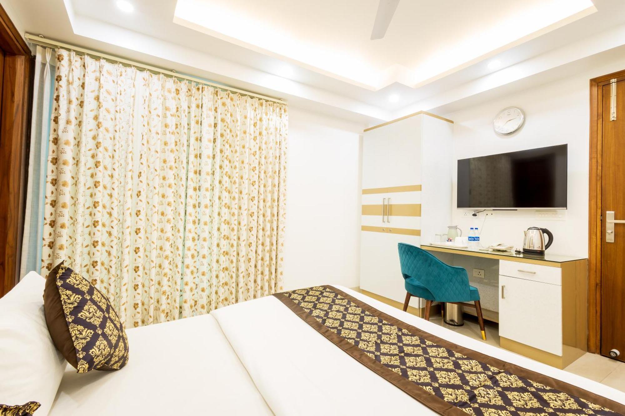 Hotel Krish - Near Medanta And Fortis Hospital Gurugram Gurgaon Bagian luar foto