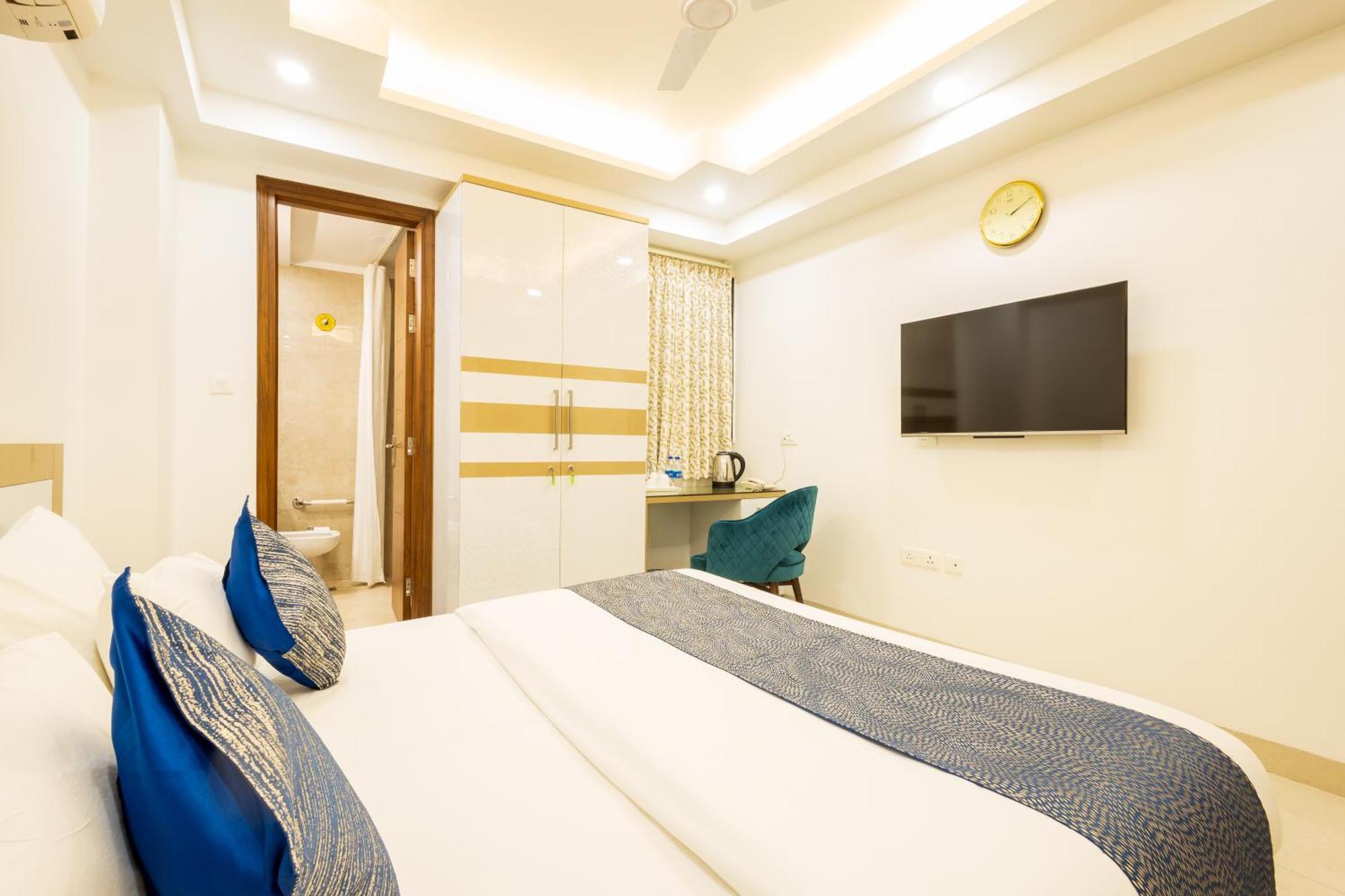 Hotel Krish - Near Medanta And Fortis Hospital Gurugram Gurgaon Bagian luar foto