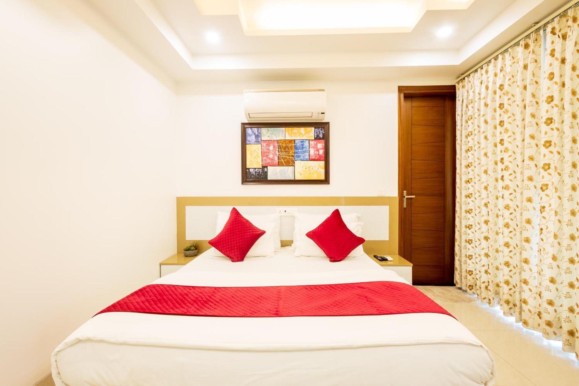 Hotel Krish - Near Medanta And Fortis Hospital Gurugram Gurgaon Bagian luar foto