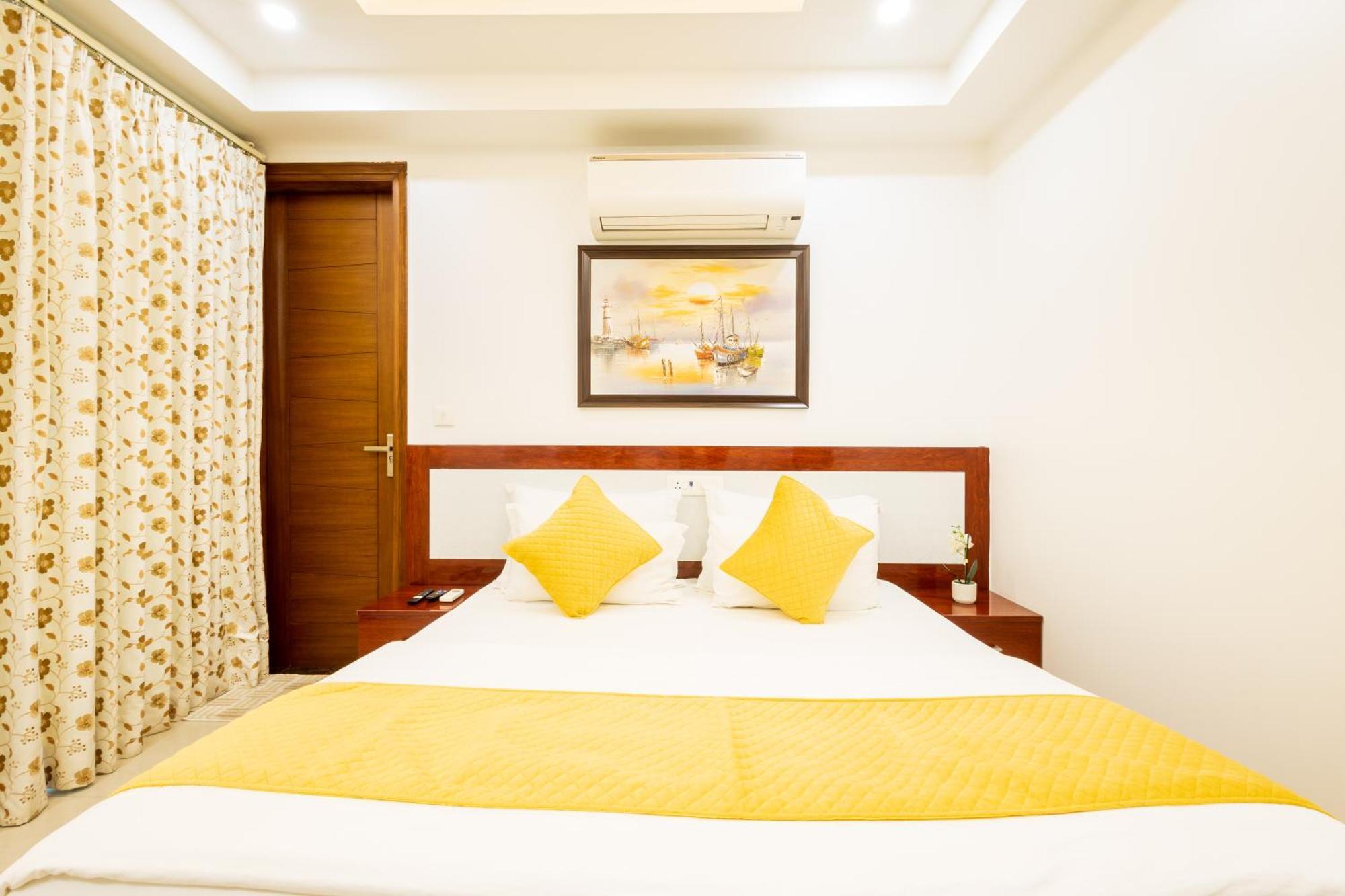 Hotel Krish - Near Medanta And Fortis Hospital Gurugram Gurgaon Bagian luar foto