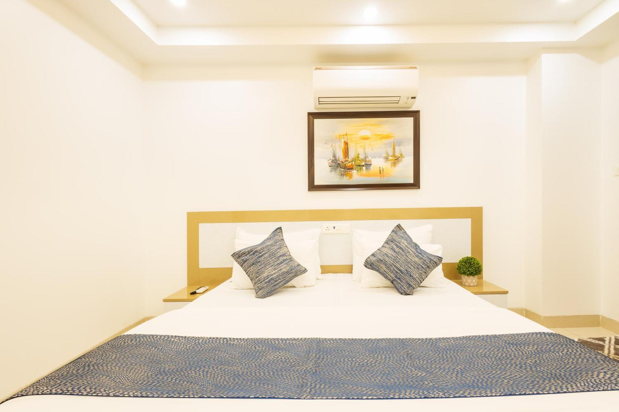 Hotel Krish - Near Medanta And Fortis Hospital Gurugram Gurgaon Bagian luar foto