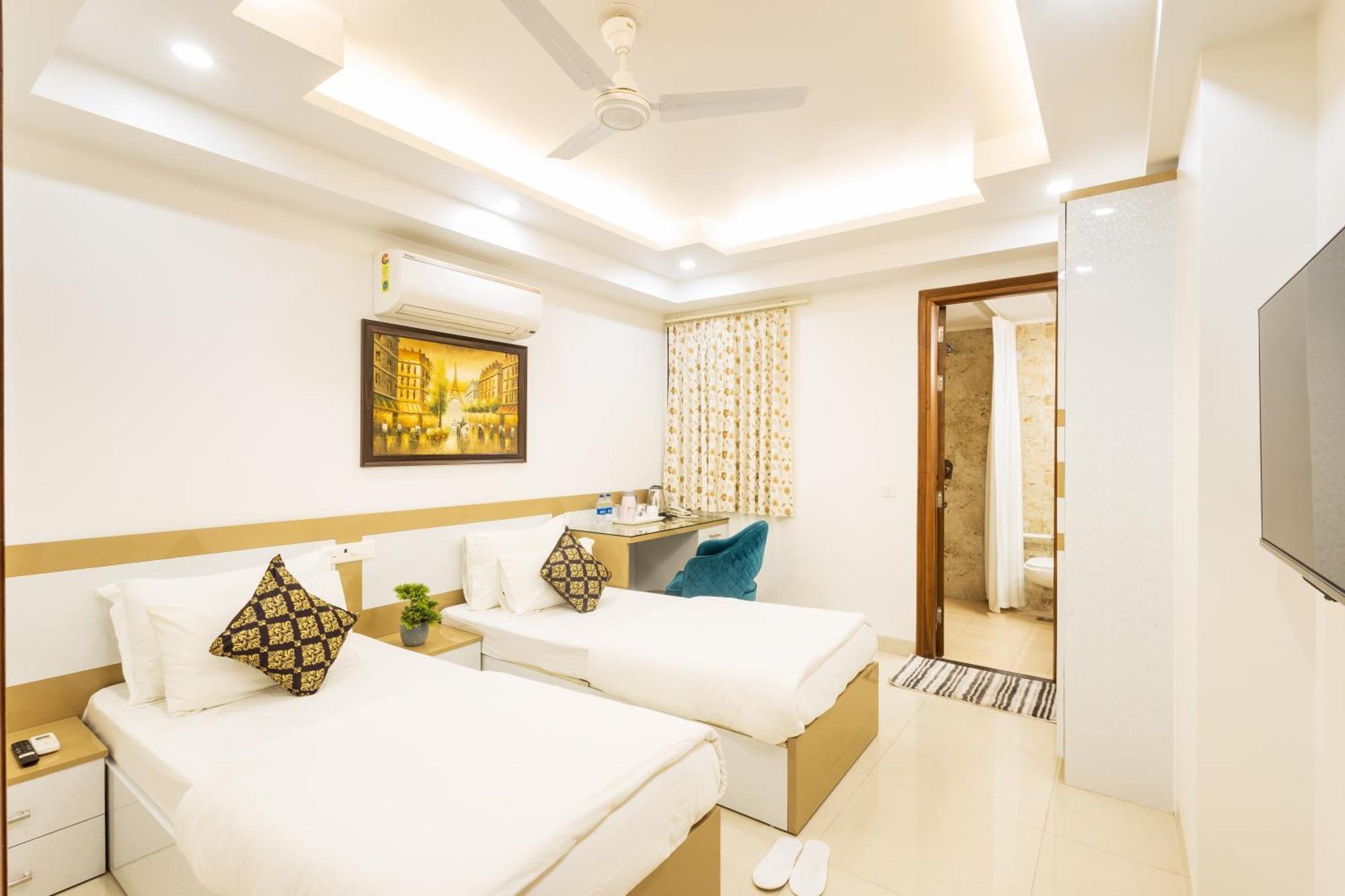 Hotel Krish - Near Medanta And Fortis Hospital Gurugram Gurgaon Bagian luar foto